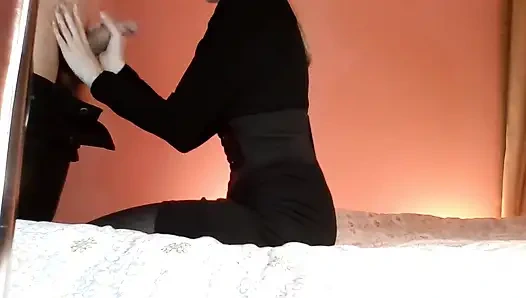 Муж шпионит за своей неверной женой