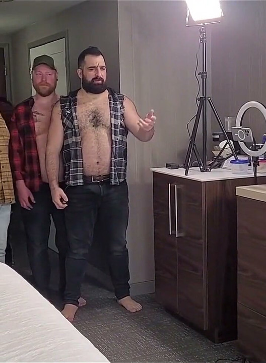 Fitting in - Bear Orgy