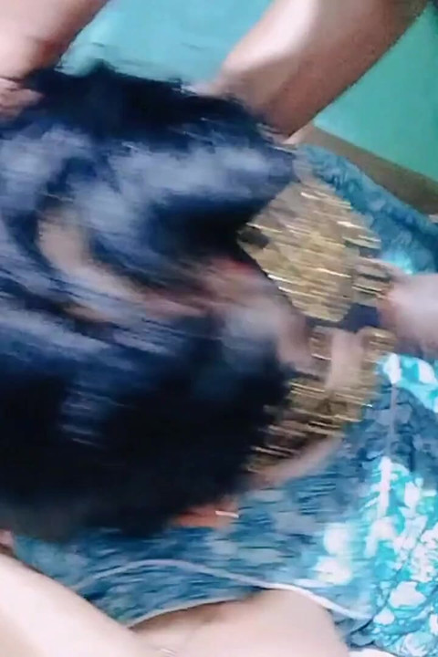 Desi teta misionarska i jebanje u psećoj pozi s muževljevim prijateljem