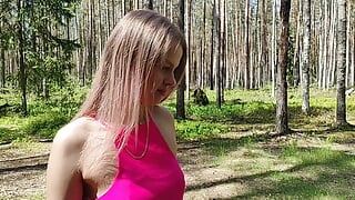 Một con đĩ đã kết hôn bị lạc trong rừng, giúp cô ấy và cô ấy đồng ý lừa dối chồng mình