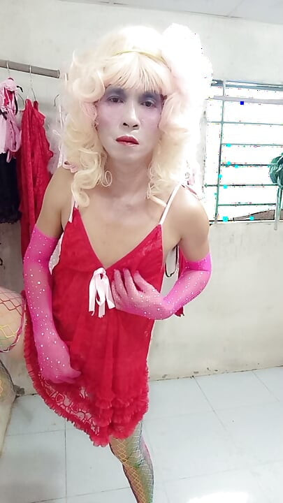 Oanh Le transgênero usando roupas sensuais selfie pornô