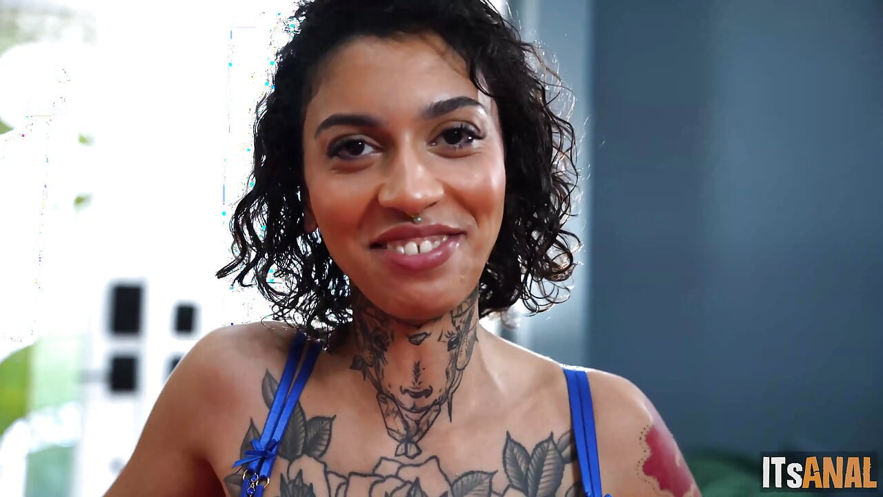 Debut DP pentru Rayvn - Ravyn Alexa