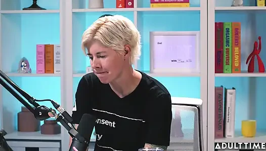 Эксгибиционизм, секстинг и развитие Lilly Bell | Время для взрослых, подкаст