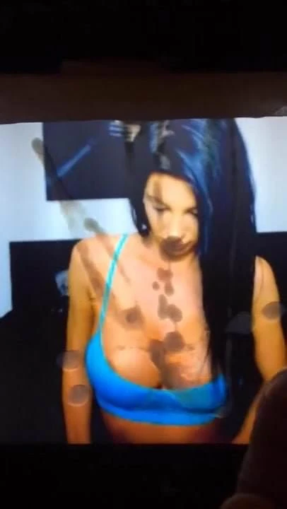Sexy big Boobs Babe gets Tripute