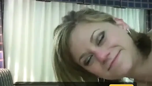 Cock loving teen is orally pleasing her bf's hard dong