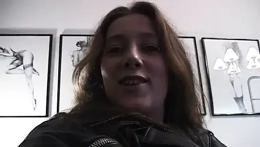 Tante semok lagi muasin memek bejatnya