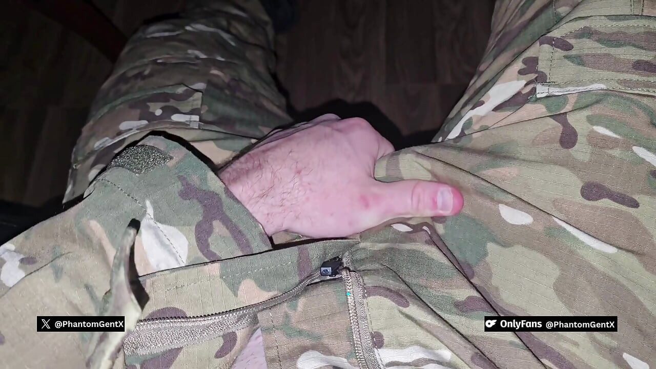 German Dirtytalk! Muscular soldier is totally horny and jerks off his huge cock