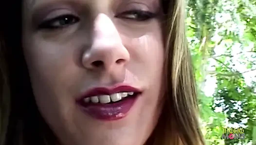Sie melkte seine schlange und gab seinem haarigen arsch einen schönen zungenanal, während sie war