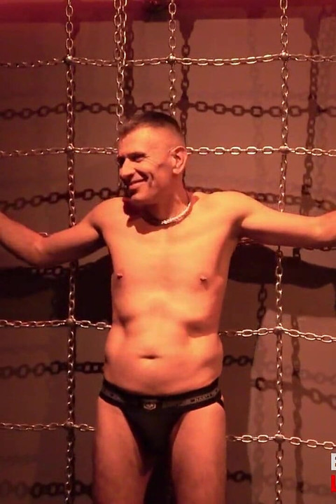 主人挠痒痒, 边缘和牛奶和波兰捆绑奴隶