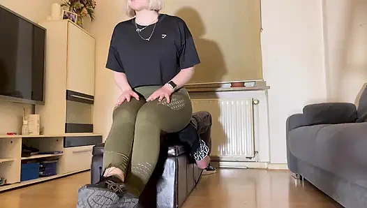 Facesitting in Green