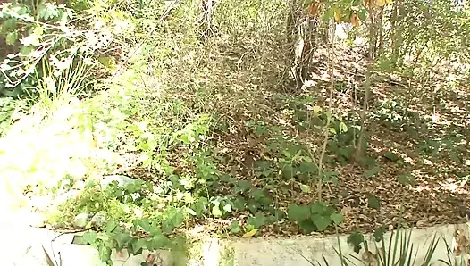 Taze amcık Zoey Nixon kahverengi saçlı bir sürtük içinde sikiliyor