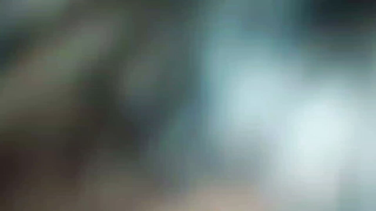 Mainne apni garlaphrend ke munh men daala aur use choda, ek seksi bhaartiy larki.