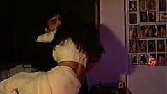来自90年代dulhan hum le jaayenge的印度复古色情电影