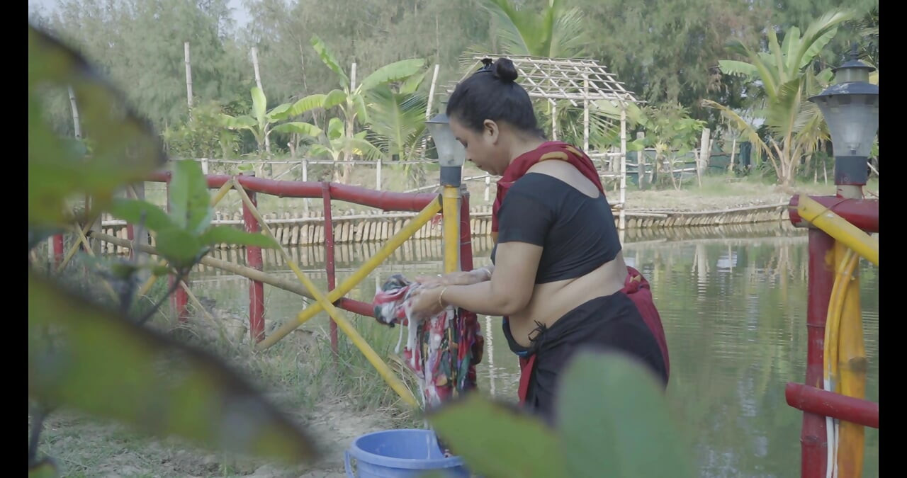 Indian Bhabi Ka Pani Mai Thukai Hot Indian Porn Video