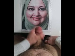 Hermosa hijabi maduro rociado con Cum homenaje