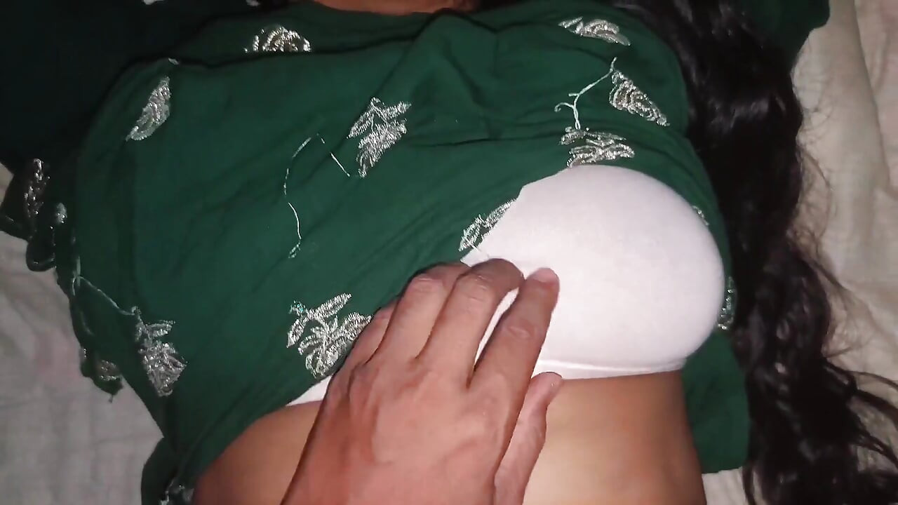 Indiancă desi drăguță și sexy bhabhi frumoasă, videoclip complet cu futai dur, partea 1.