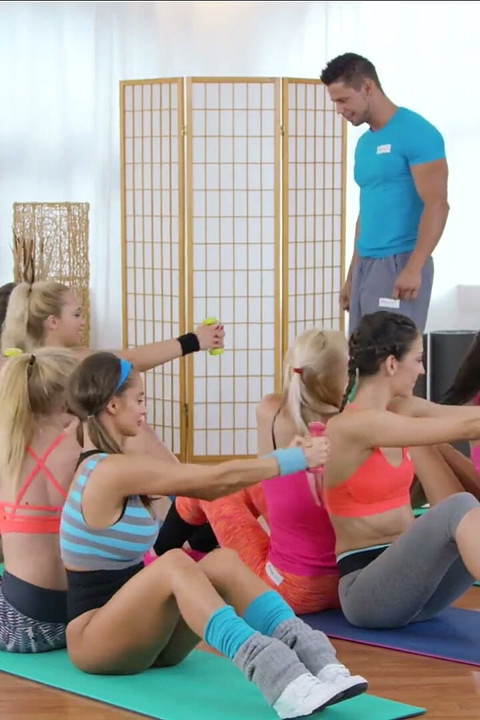 Salas de fitness: con todas las grandes tetas y culos rebotando, ¿cómo el instructor de fitness angelo no pervertido?