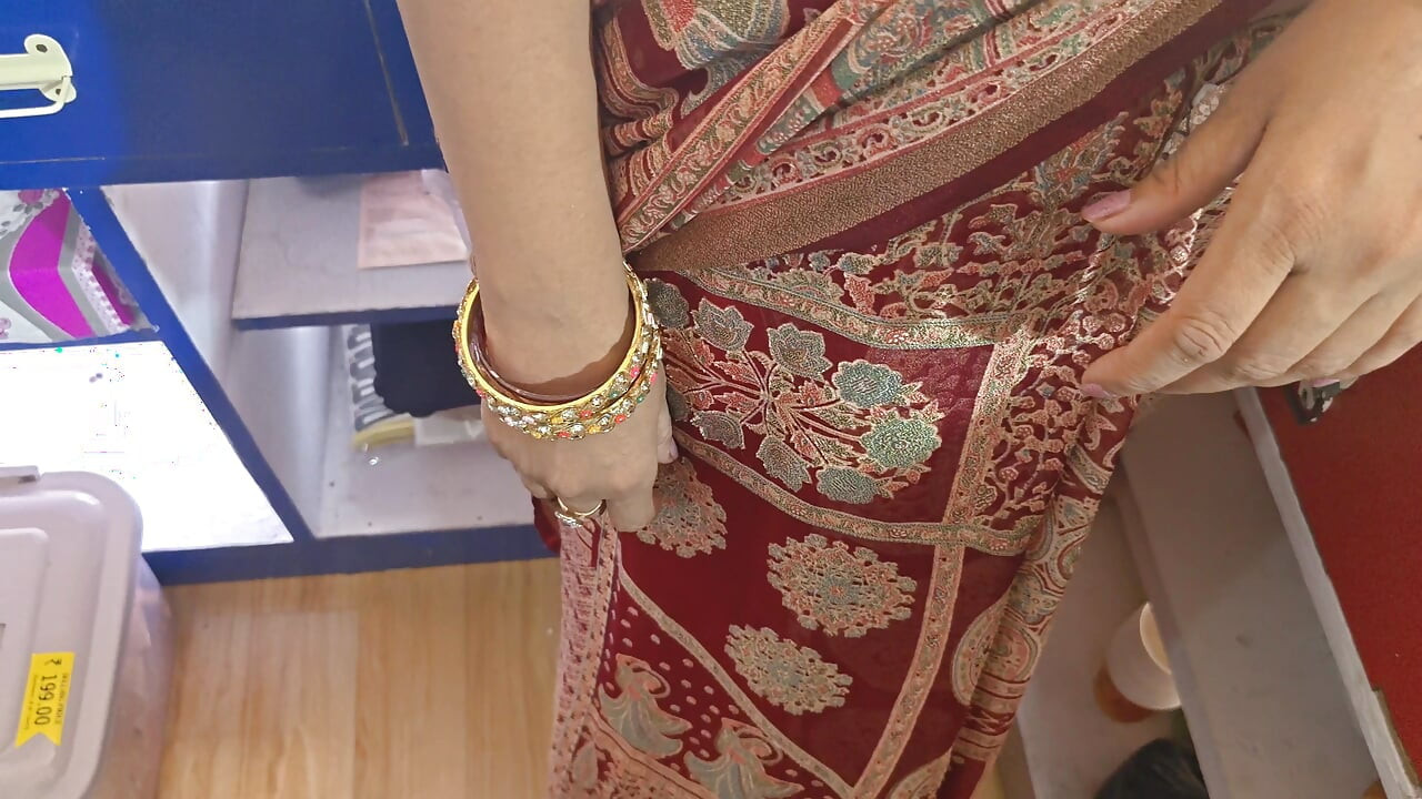 Bhabhi imetti kyrpää kaupassa rintsikoiden ja stringien sijaan