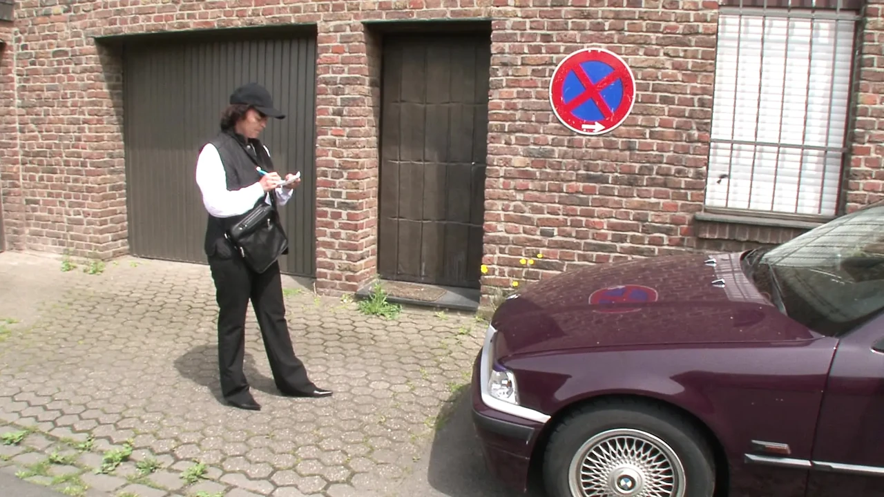 The lady of traffic control let him cum on her vagina