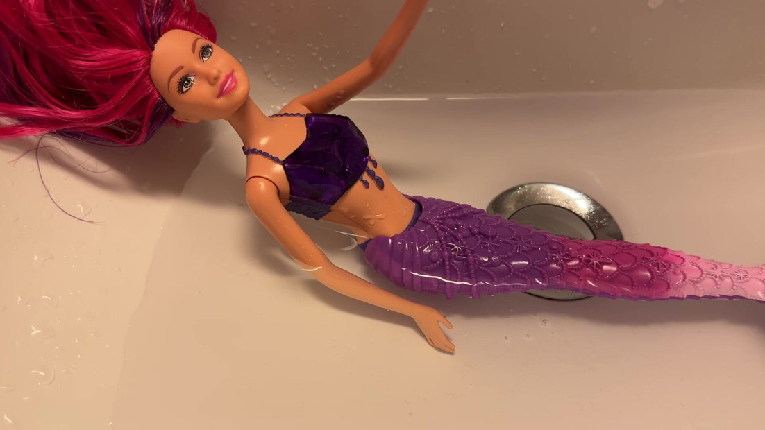 Azgın Cindy'ye büyük boşalma (dreamtopia koleksiyonundan barbie gem denizkızı bebek)