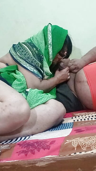 Rekaman seks tante seksi india dan cowok pengantar barang, video lengkap bahasa india
