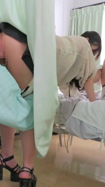 Partie 4, ma copine qui est venue visiter le lit à côté de moi était une grève, donc si je la harcelais sexuellement à travers les rideaux, j’aurais estrus ! ? Je lui ai donné beaucoup de choses au nom de mon copain qui était à l’hôpital et ne pouvait pas se déplacer ! | Clip 2