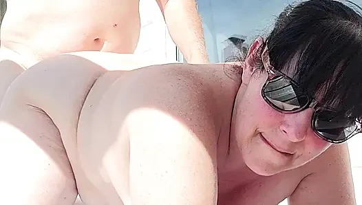 Süße mollige milf im freien