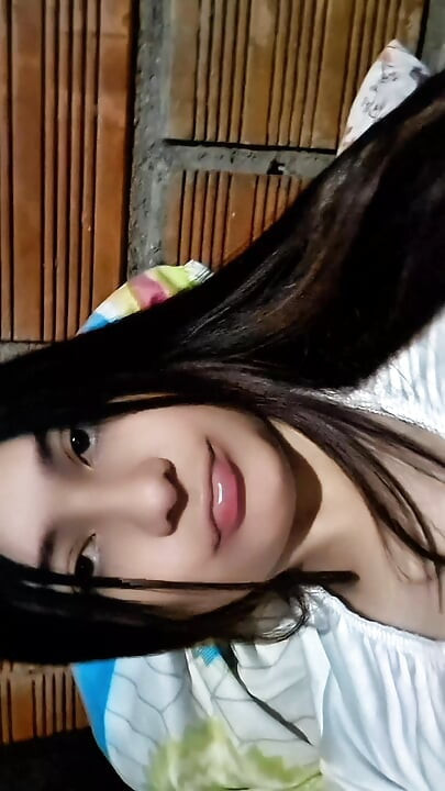 COLUMBIANĂ ATINGE CU FIUL EI VITREG ÎN APEL VIDEO