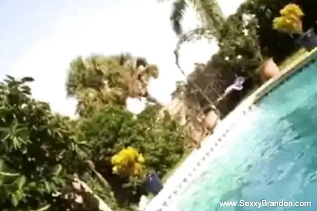 Amateurs Getting Freaky In Their Pool Just To Do Something