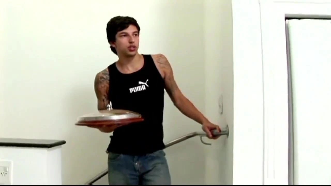 Dildo emiyor anal sikişiyor