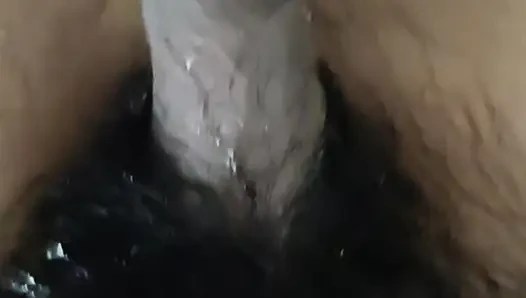 Büyük yarağım duş alıyor ve ayrıca mastürbasyon yapmayı öğrettiğim mastrubation derlemesine katılıyor