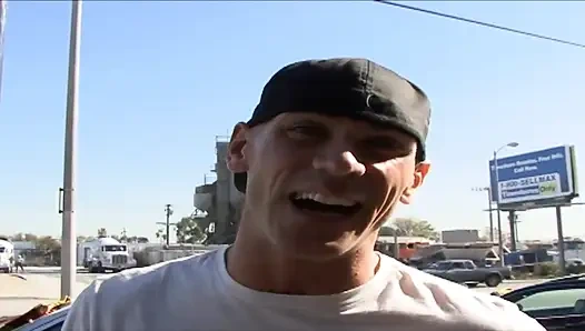 Запомненную милфу отшпилили и кончили на лицо