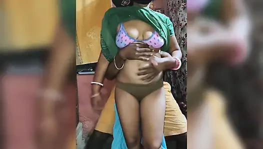 Hintli büyük ateşli ev yapımı amatör Hintli evli kadın ilk kez chudai