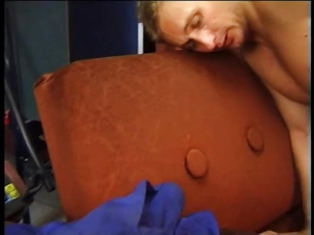 Buff laborers take turns deep-throating each others cocks