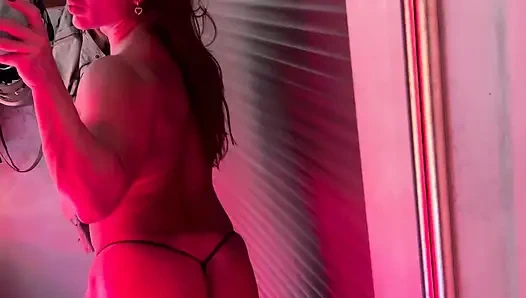 Tipik üvey annen olmak için çok yırtık