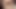 縛られたブルネットの美女が激しいフェティッシュオーガズムセッションにいる