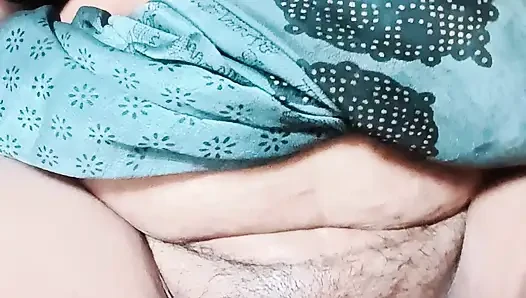 Deshi Housewife Squirting Her Hot Tight Pussy