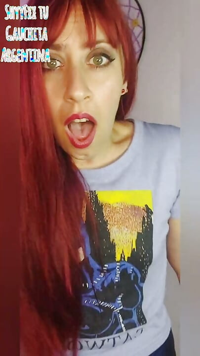 Shyyfxx descubro a mi hermanastro masturbándose con mi ropa interior y lo humilla hasta que se corre