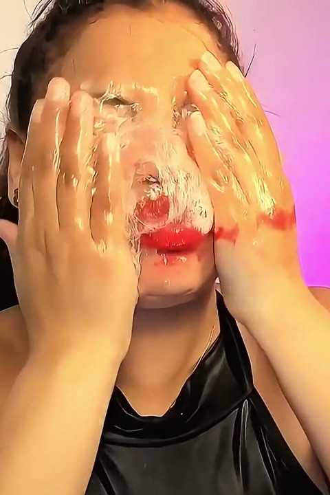 Saliva Bubble Queen