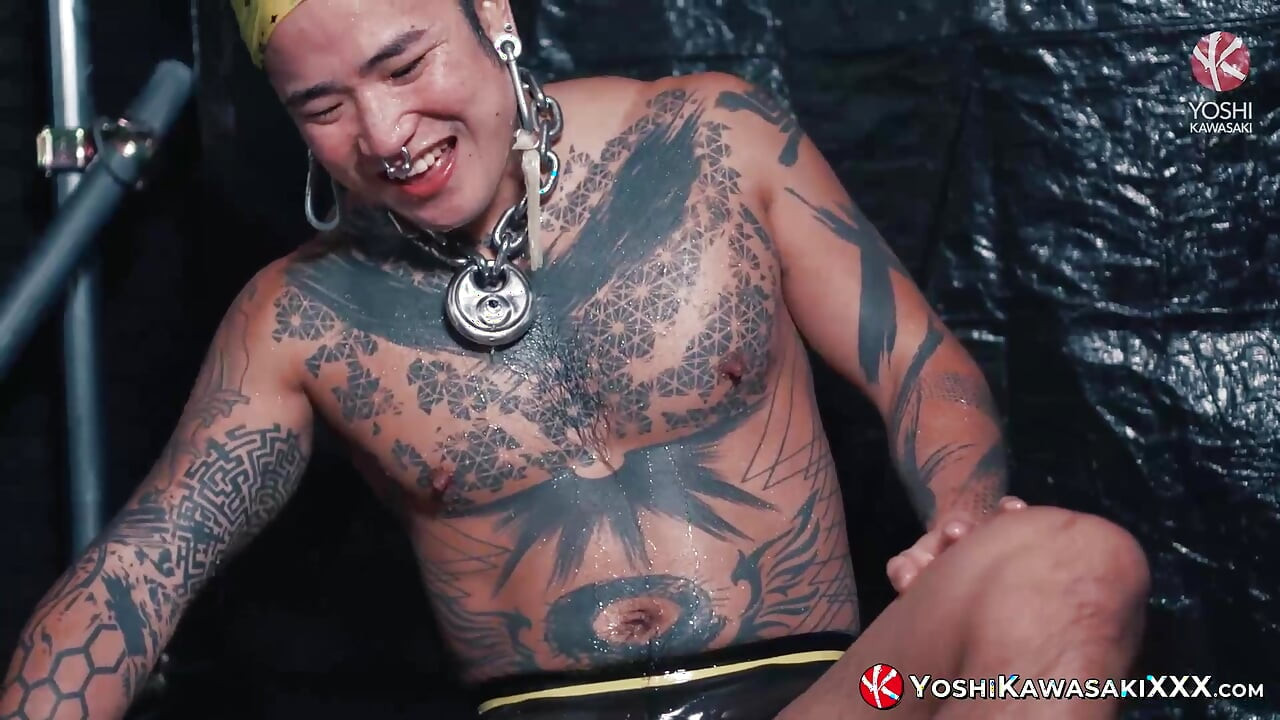 Yoshikawasakixxx - 変態ヨッシー川崎は自分のおしっこを飲む
