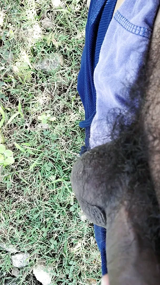 Masturbação divertida ao ar livre