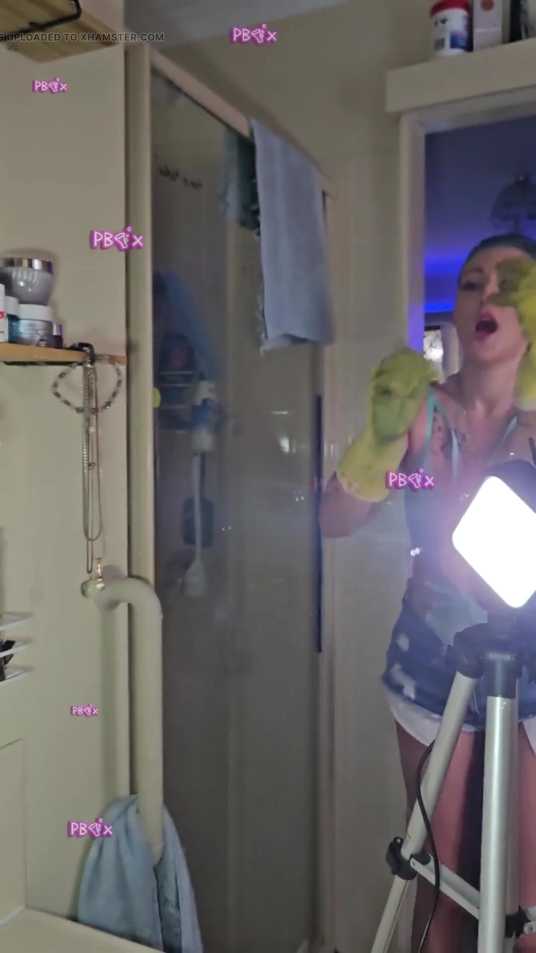 Grwm alt kız saçımı boyayan mavi dans partisi ve banyo eğlencesi (bakış açısı)