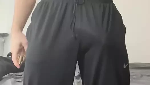 Yağlı kaslı adam senin için boşalmak
