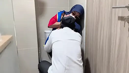 Intern Girl Taken By Boss To Public Bathroom