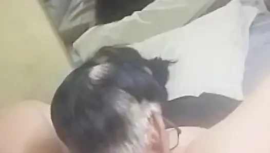 En azgın evli kadın ve kocası.harika sikiş