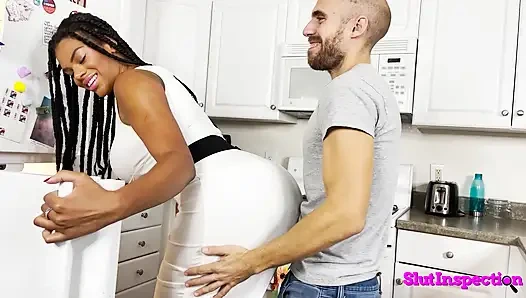 Adik ipar yang menggoda halle hayes me mohon dicrot di dalam sama abang iparnya