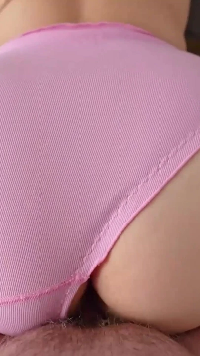 Buceta gorda e bunda grande de calcinha rosa molhada para uma boa foda - vídeo completo no meu perfil
