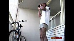 Universblack.com - मांसपेशियों वाला सीधा काला आदमी अपने xxl लंड को झटका देता है