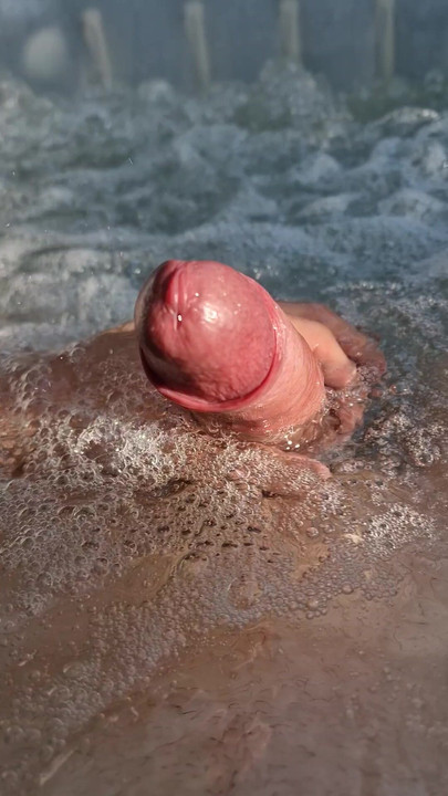 Wixxing in the whirlpool