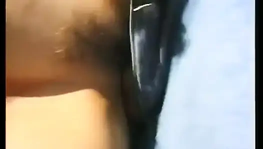 İki arkadaş İbiza'da tatilde ve ateşli piliçleri sikiyor.